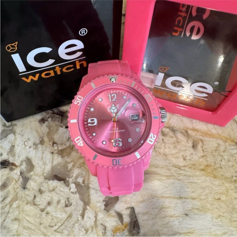 Ice Watch Unisex Watch HOT Pink Silicone Bank Needs Battery Water Resistant